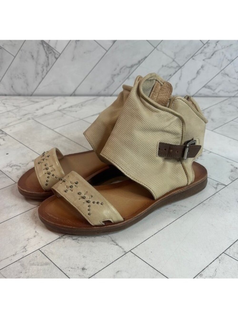 NWOT Miz Mooz Women Forge Wide Cream Leather Studded Gladiator Sandals Size US 6